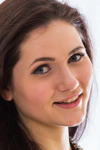 Young woman looking at camera — Stock Photo, Image