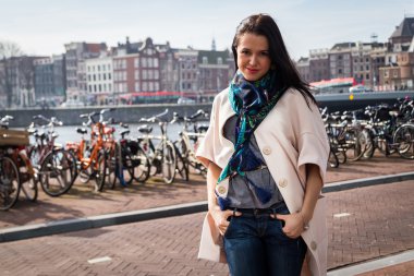 şehirde güzel bir kız