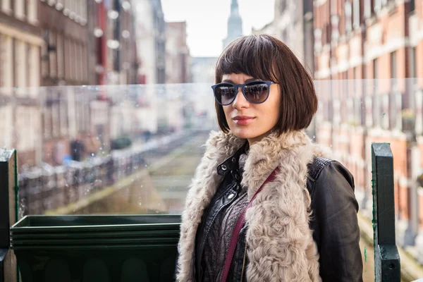 Girl in city — Stock Photo, Image