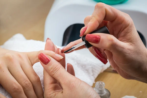 Trattamento della manicure — Foto Stock