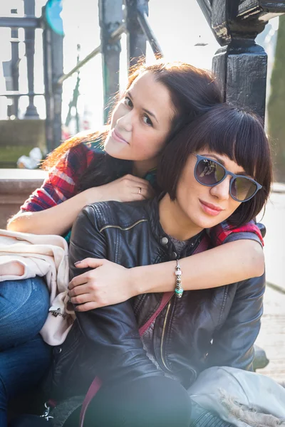 Chicas en la calle — Foto de Stock