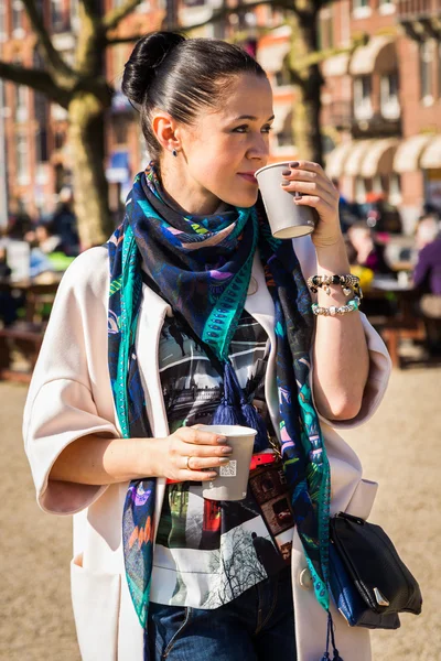 Chica con café — Foto de Stock