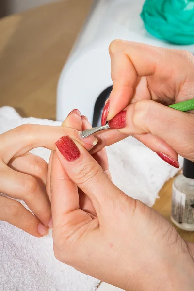 Cleaning the cuticles — Stock Photo, Image