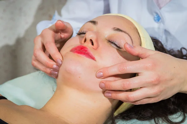 Woman doing cosmetic procedures — Stock Photo, Image