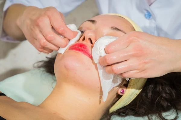 Massagem de spa facial — Fotografia de Stock