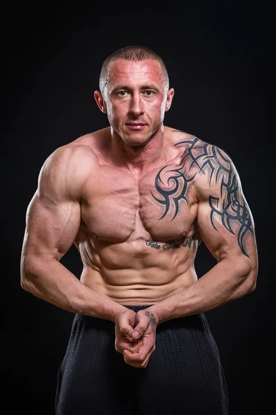 Muscle man with tattoos — Stock Photo, Image