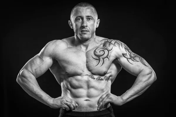 Muscle man with tattoos — Stock Photo, Image