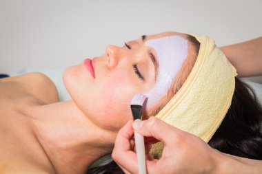 yüz maskesi tedavisi