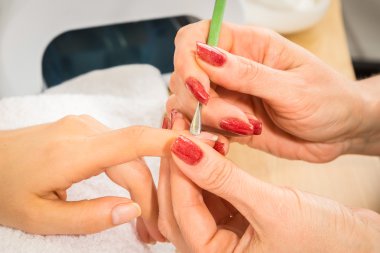 Manikür sürecinde Güzellik Salonu