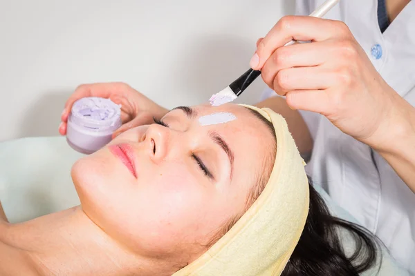 Tratamiento mascarilla facial —  Fotos de Stock