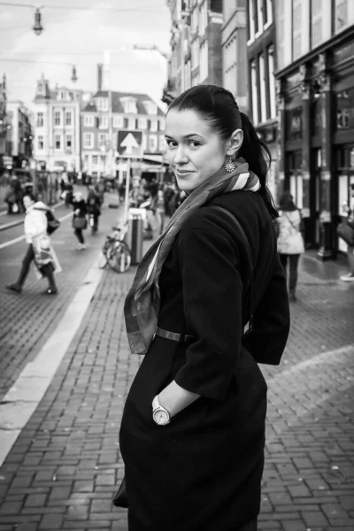 Chica en la ciudad — Foto de Stock