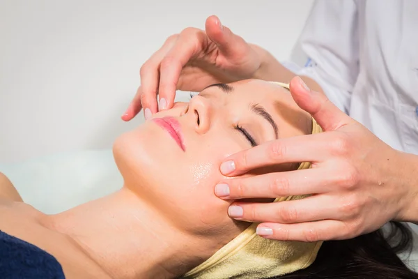 Tratamiento mascarilla facial — Foto de Stock