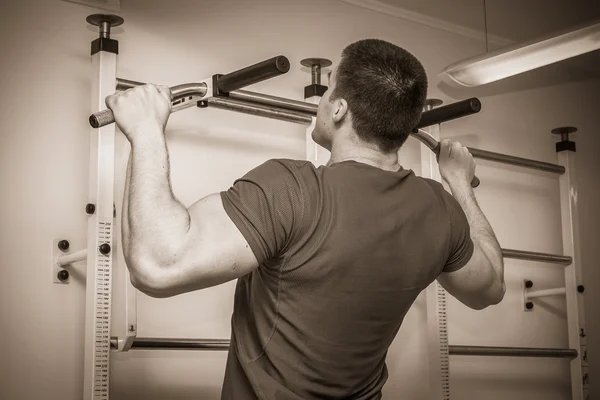 Man pulled on the bar — Stock Photo, Image