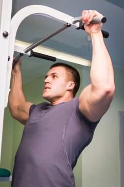 adam bara çekti