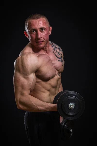 Muscle man with dumbbells — Stock Photo, Image
