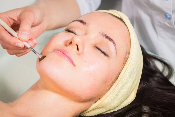 Tratamiento mascarilla facial — Foto de Stock