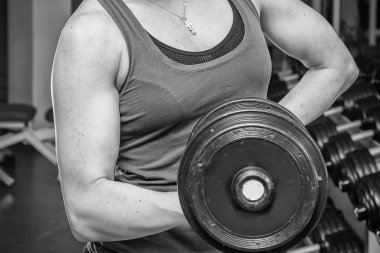 barbell ile kadın uygulama