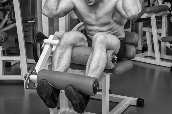 Man i gymmet — Stockfoto