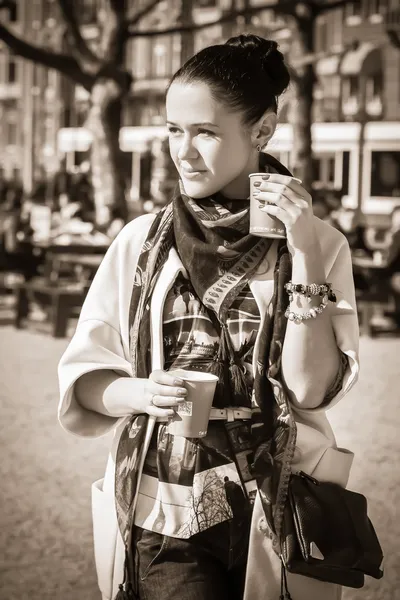 Girl in city — Stock Photo, Image