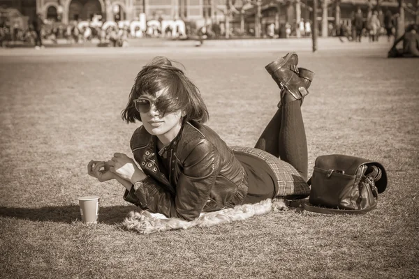 Girl in city — Stock Photo, Image