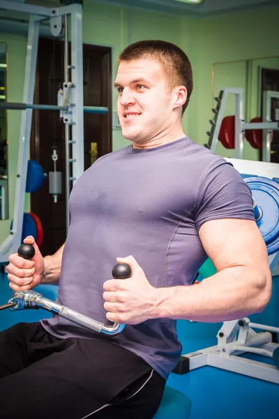 Man training in the gym — Stock Photo, Image