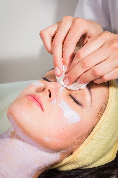 Spa gezichtsbehandeling procedure — Stockfoto