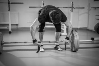 Spor salonundaki adam.