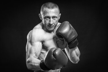 adam dövme boks ile