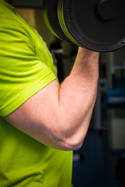 adam dumbbells ile eğitim