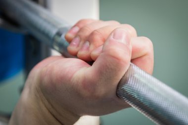 Eğitim çubuğunda el.