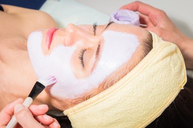 yüz maskesi tedavisi