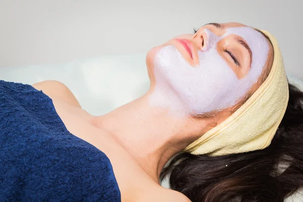 Facial mask treatment — Stock Photo, Image