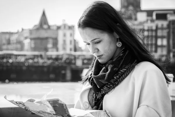 Ragazza in città — Foto Stock