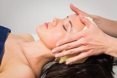 Yüz Masajı