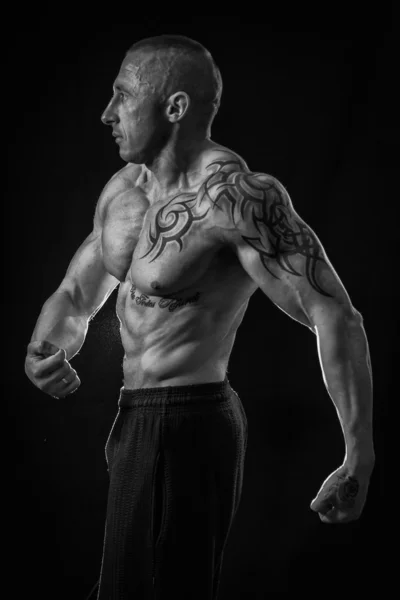 문신 근육 남자 — 스톡 사진
