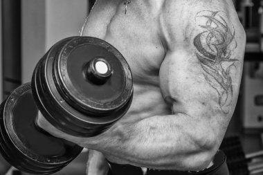 adam dumbbells ile eğitim