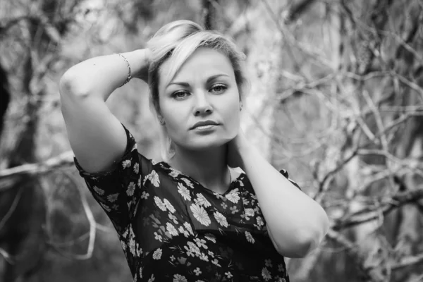 Woman in forest — Stock Photo, Image