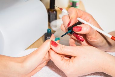 Lehçe manikür tedavi