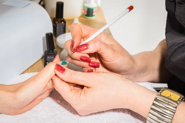 Tratamento de manicure polonês — Fotografia de Stock