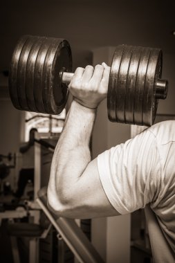 adam dumbbells ile eğitim