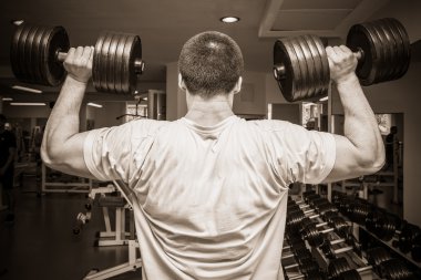 adam dumbbells ile eğitim