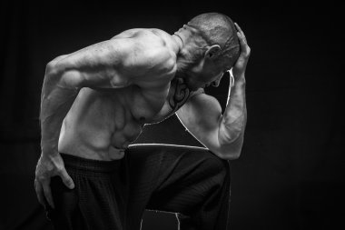 vücut geliştirmeci poz