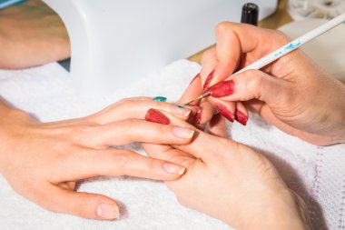 Lehçe manikür tedavi