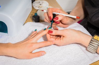 Lehçe manikür tedavi