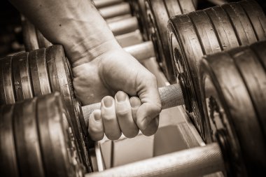 mans el dumbbells ile.