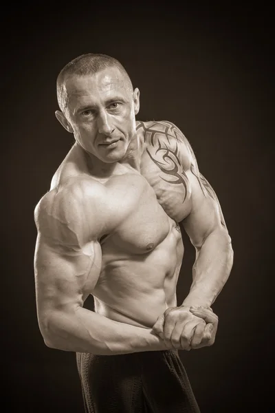 Muscle man with tattoos — Stock Photo, Image