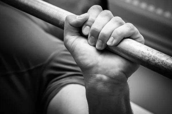 Hombre en el gimnasio — Foto de Stock