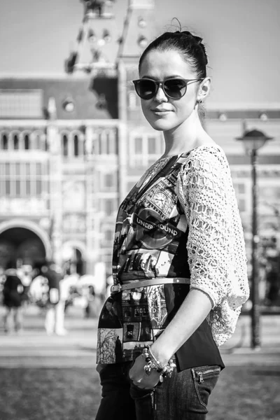 Chica en la calle — Foto de Stock