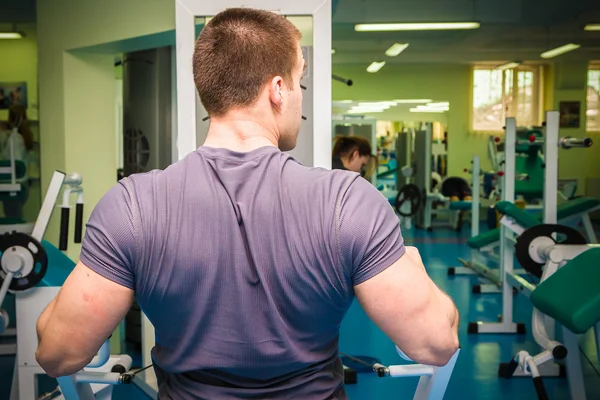 Man in the gym — Stock Photo, Image