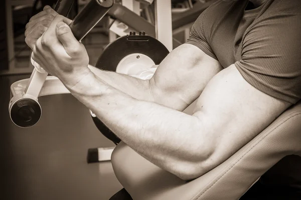 Man in the gym — Stock Photo, Image